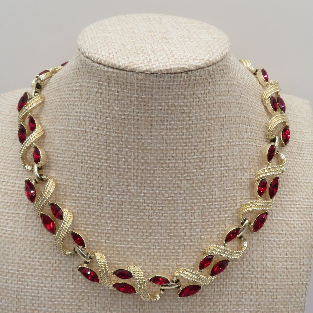 Vintage Coro Pegasus Ruby Red Crystals Rhinestones Gold Tone Choker Necklace